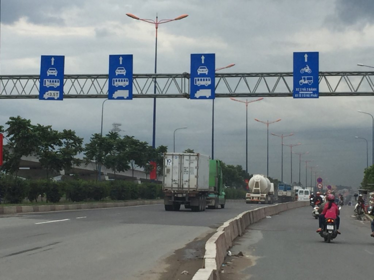 Trên tàu nhanh cấm ô tô rẽ trái thì k cấm quay đầu. Hoan hô Trên tàu nhanh cấm ô tô rẽ trái thì k cấm quay đầu. Hoan hô