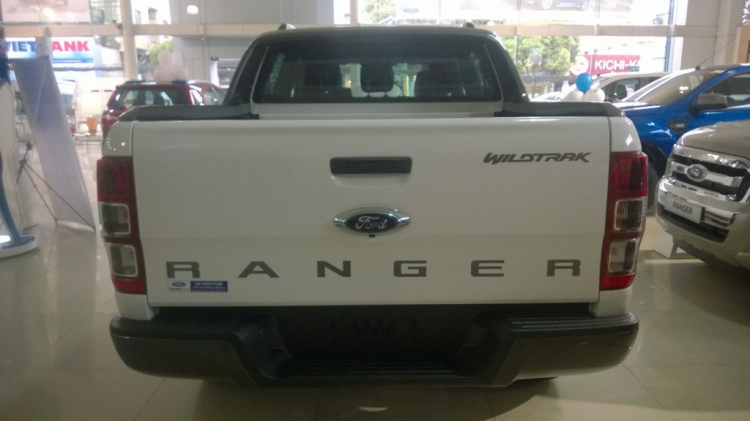 [HOT] Xe Ford Ranger Wildtrak 3.2 màu trắng, xe giao ngay