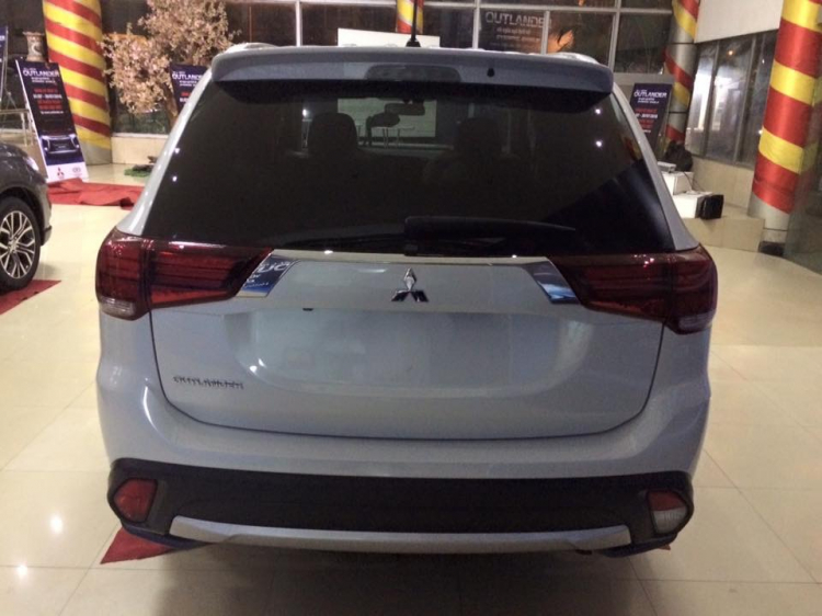 Mitsubishi Outlander 2016 bất ngờ xuất hiện tại Việt Nam