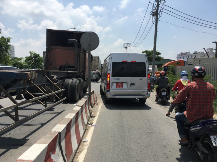 Anh em lái xe sao ý thức là điều xa xỉ Anh em lái xe sao ý thức là điều xa xỉ