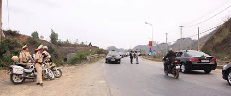 Quê các bác có cảnh này không?
