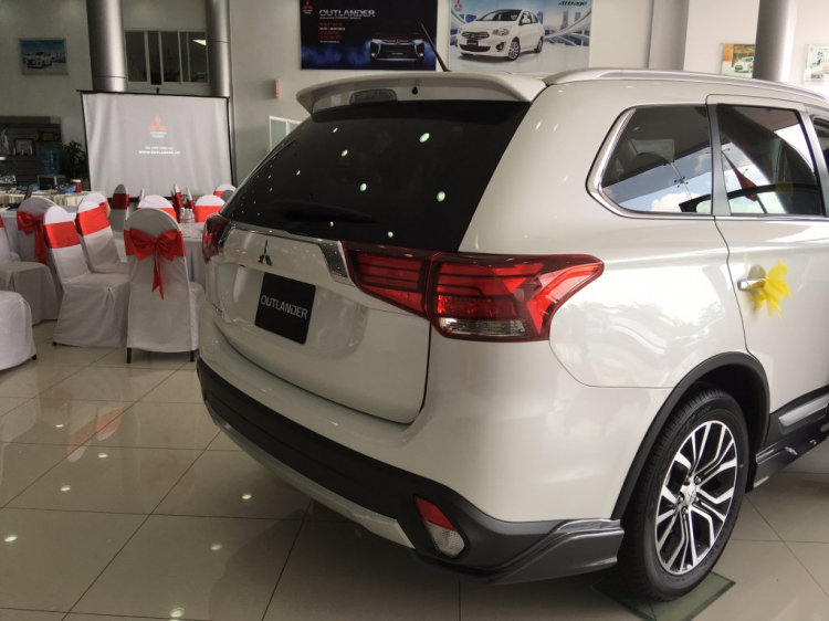 Mitsubishi Outlander 2016 ra mắt tại AMC Quận 7