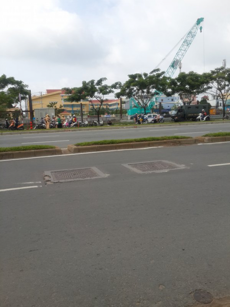 Vụ gì chiều nay trên Võ Văn Kiệt vậy mấy bác? Vụ gì chiều nay trên Võ Văn Kiệt vậy mấy bác?