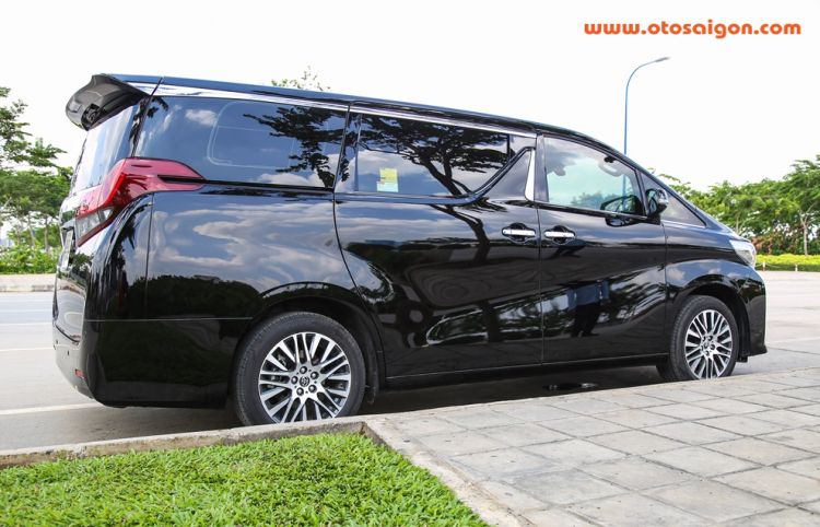 Chi tiết “chuyên cơ mặt đất” Toyota Alphard tại Sài Gòn