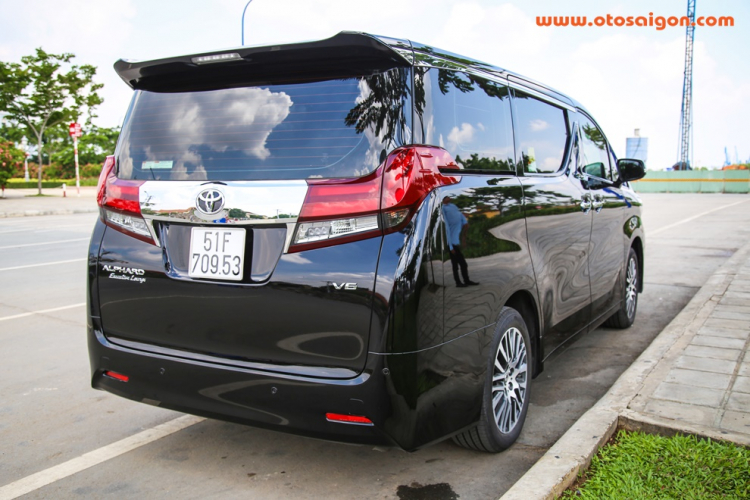 Chi tiết “chuyên cơ mặt đất” Toyota Alphard tại Sài Gòn Chi tiết “chuyên cơ mặt đất” Toyota Alphard tại Sài Gòn