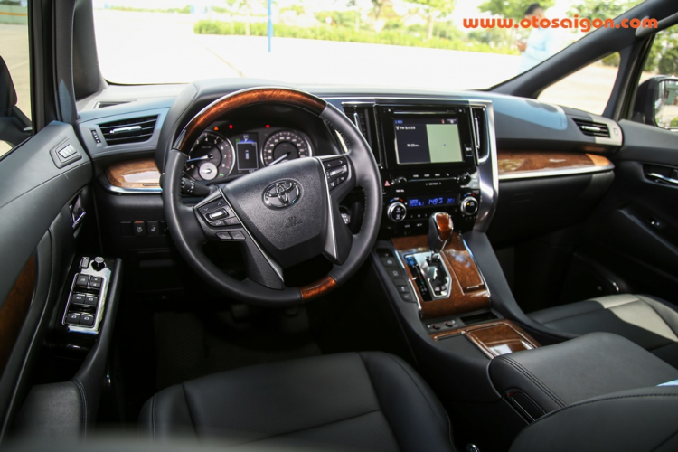Chi tiết “chuyên cơ mặt đất” Toyota Alphard tại Sài Gòn Chi tiết “chuyên cơ mặt đất” Toyota Alphard tại Sài Gòn