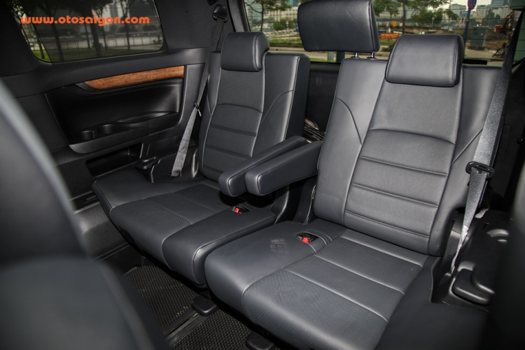 Chi tiết “chuyên cơ mặt đất” Toyota Alphard tại Sài Gòn Chi tiết “chuyên cơ mặt đất” Toyota Alphard tại Sài Gòn