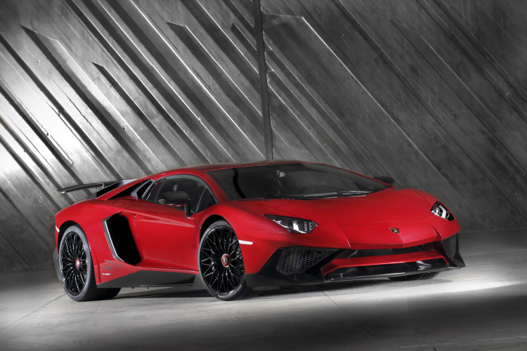 Lamborghini công bố doanh số 6 tháng đầu năm, bán được hơn 2.000 xe
