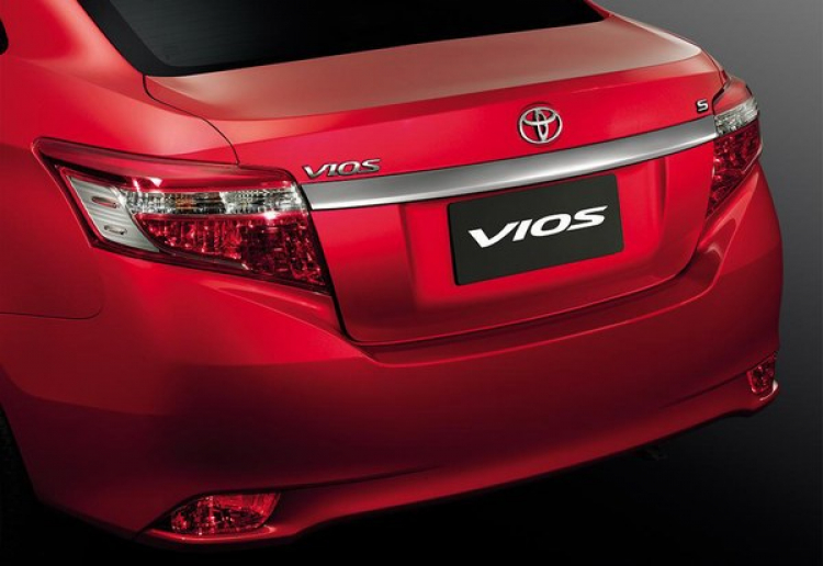 Toyota Vios 2014 đang “cháy hàng” ở nước láng giềng