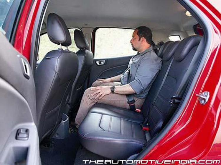 Cần được tư vấn Ford Ecosport Titanium hay Mazda 2 Hatchback