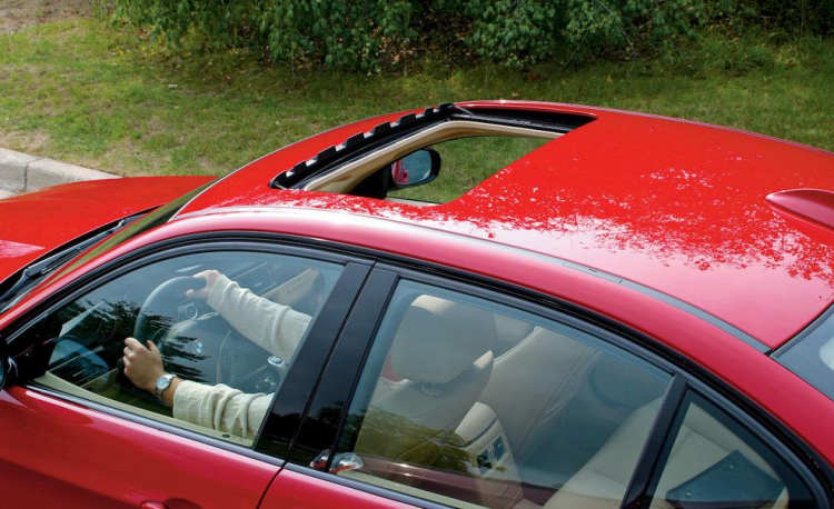 Có nên sắm xe có cửa sổ trời ?