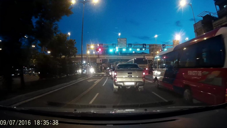 Quay đầu từ lane hỗn hợp VVK