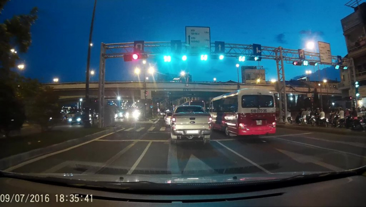 Quay đầu từ lane hỗn hợp VVK