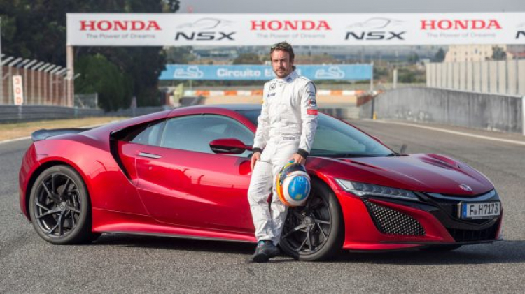 [Video] Tay đua F1 Fernando Alonso trải nghiệm “siêu xe” Honda NSX