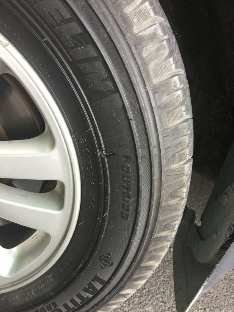 Lốp Michelin bị mẻ bên hông