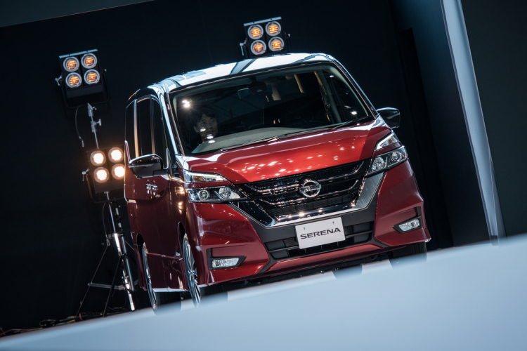 Nissan Serena 2016 hoàn toàn mới chính thức ra mắt