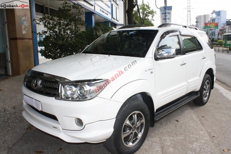 E cần kiếm body kit fortuner