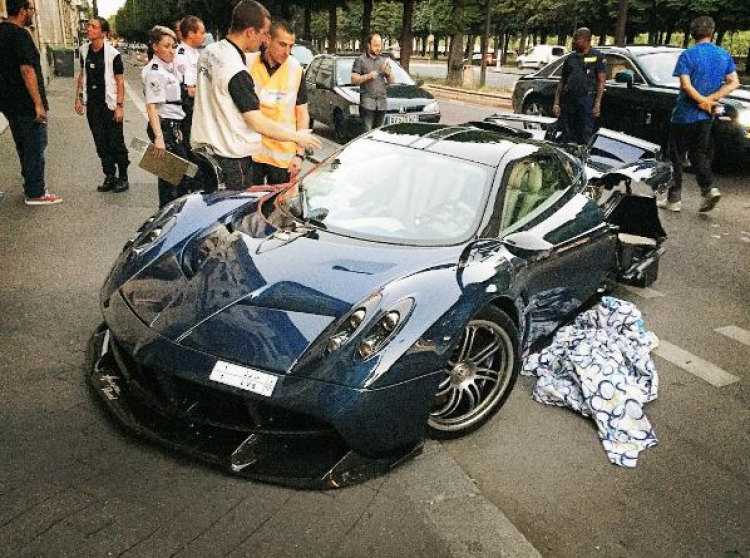 Thần gió Pagani Huayra Pearl “nát đuôi” tại Paris