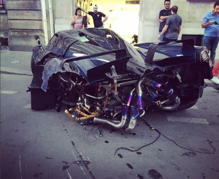 Thần gió Pagani Huayra Pearl “nát đuôi” tại Paris Thần gió Pagani Huayra Pearl “nát đuôi” tại Paris