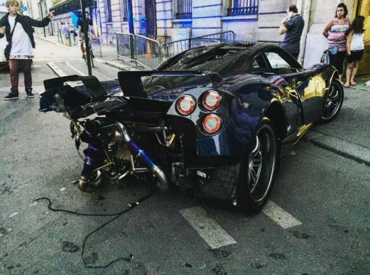 Thần gió Pagani Huayra Pearl “nát đuôi” tại Paris Thần gió Pagani Huayra Pearl “nát đuôi” tại Paris