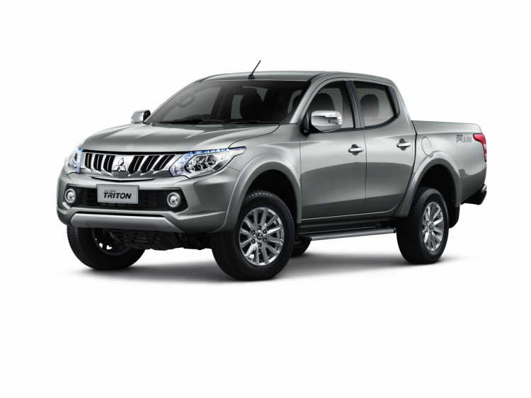 Mitsubishi Triton giảm giá đặc biệt trong tháng 7