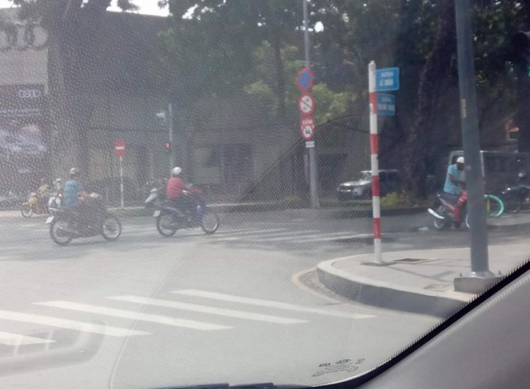Cấm oto đường tôn đức thắng