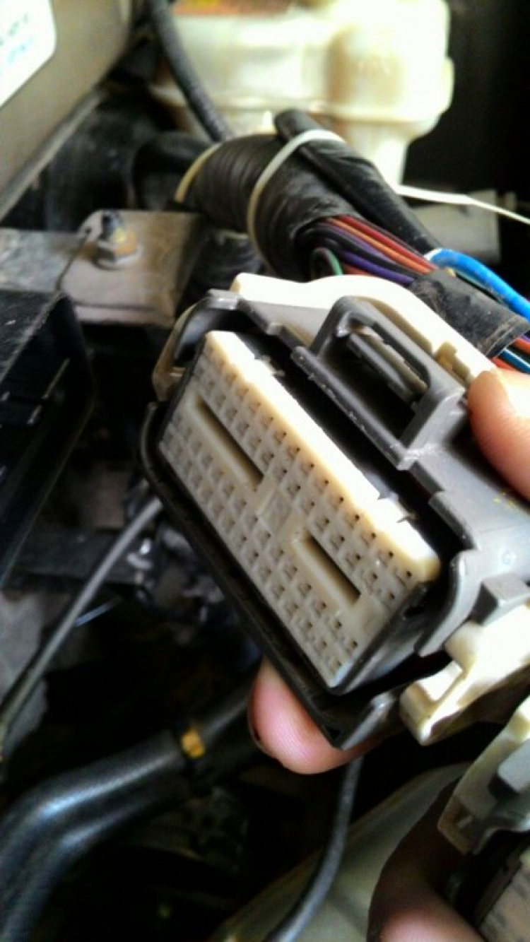 DIY cruise control cho Escape (ko cần active bằng phần mềm Ford IDS) DIY cruise control cho Escape (ko cần active bằng phần mềm Ford IDS)