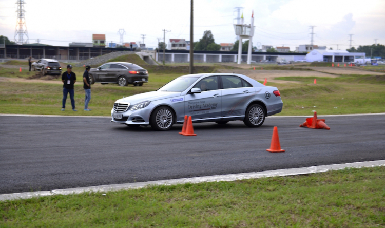 Mercedes-Benz Việt Nam tổ chức thành công Học Viện Lái Xe An Toàn 2016