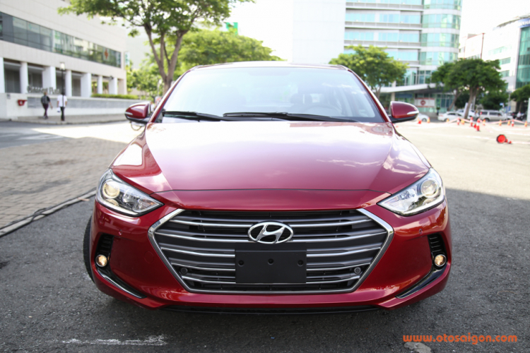 [Video + hình ảnh] Hyundai Elantra 2016 bản 2.0, giá 739 triệu đồng