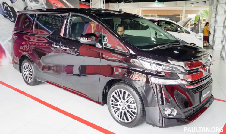 Toyota Alphard vs Vellfire được bán chính thức tại Malaysia