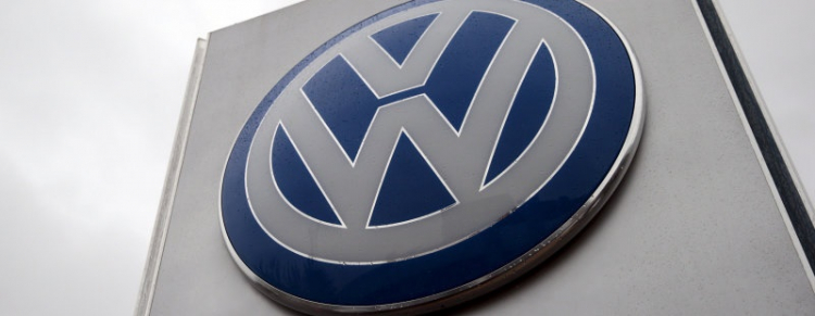 Bất  chấp bê bối khí thải, VW vẫn qua mặt Toyota