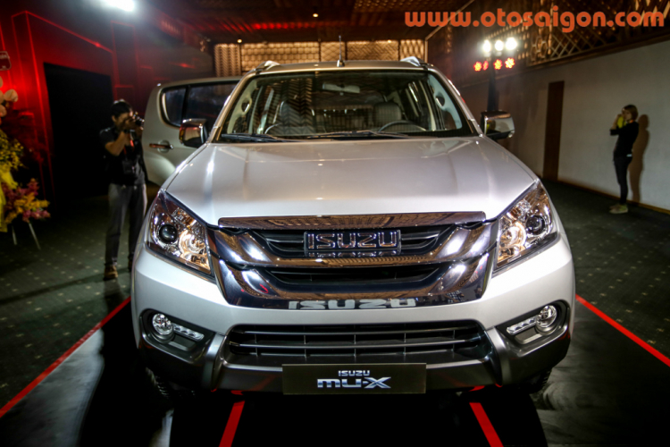 Đánh giá nhanh nội – ngoại thất Isuzu MU-X: có đáng bị “ném đá” ?