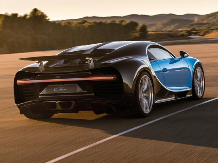 Hoàng tử Ả Rập mua một cặp xe Bugatti Chiron