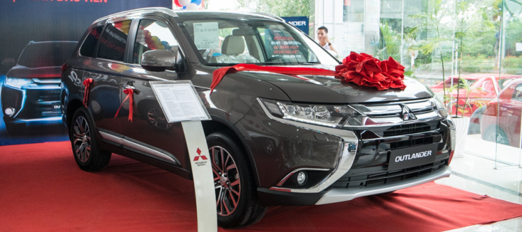 Mitsubishi Outlander 2016 chốt giá từ 975 triệu đồng tại Việt Nam