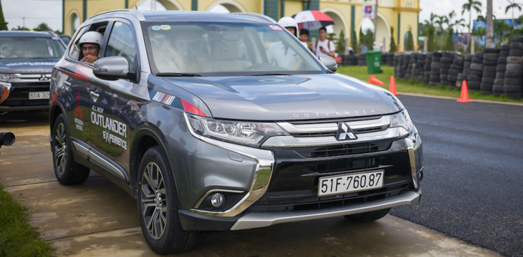 Mitsubishi Outlander 2016 chốt giá từ 975 triệu đồng tại Việt Nam