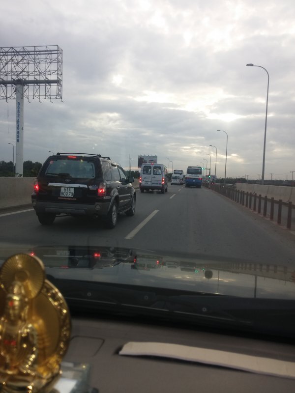 Thay vỏ trên cao tốc