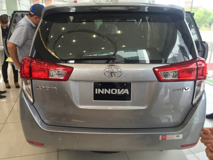Nên chọn Toyota Innova 2016 bản G hay V đây các bác ?