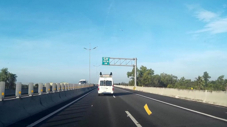 Hành động nguy hiểm trên cao tốc Hành động nguy hiểm trên cao tốc