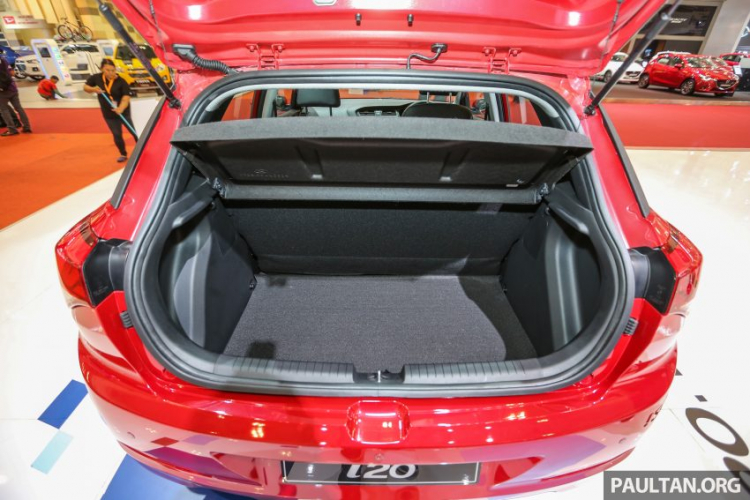 Hình ảnh Hyundai i20 hatchback ở triển lãm Indonesia Hình ảnh Hyundai i20 hatchback ở triển lãm Indonesia