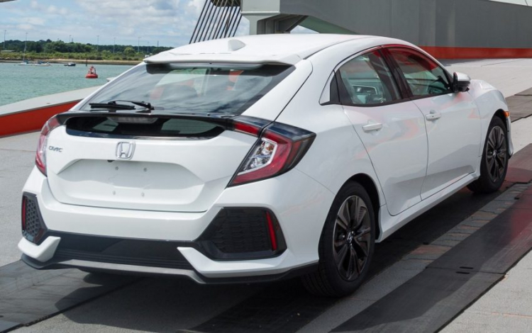 Honda Civic Hatchback 2017 lần đầu lộ diện chính thức