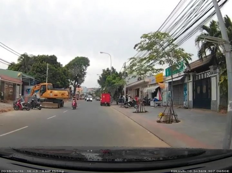 Quyết tâm đâm đầu vô đường hẹp để "giữ lane"