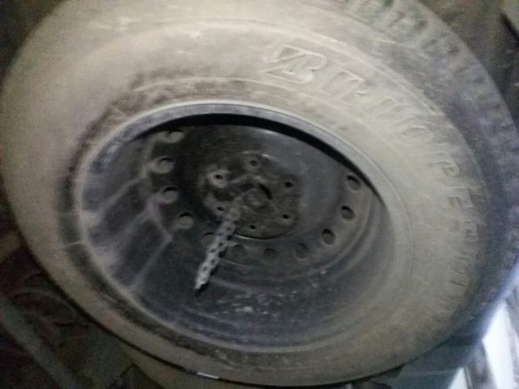 Các bác đi PS có kiểm tra bánh secour của xe mình là mâm sắt hay mâm đúc không? Các bác đi PS có kiểm tra bánh secour của xe mình là mâm sắt hay mâm đúc không?