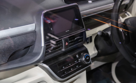 ASEAN-spec-2016-Toyota-Sienta-centre-console.jpg