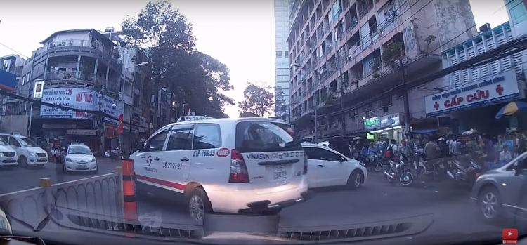 Một điển hình taxi Vinasun chen lấn, giành đường vô văn hóa Một điển hình taxi Vinasun chen lấn, giành đường vô văn hóa