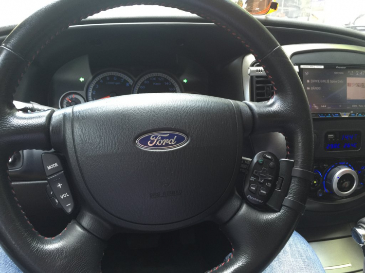 Độ điều khiển âm thanh cho Ford Escape 2012?