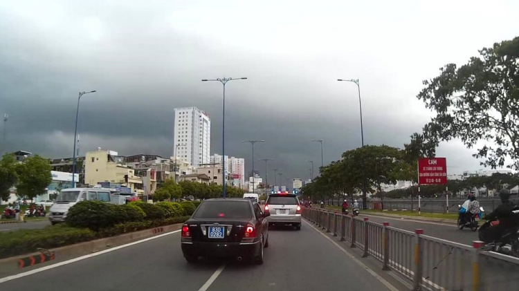 Chạy trốn cơn mưa chiều