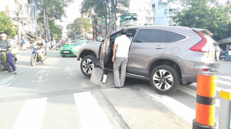 Cục bê tông trên đường Lê Hồng Phong phát huy tác dụng Cục bê tông trên đường Lê Hồng Phong phát huy tác dụng