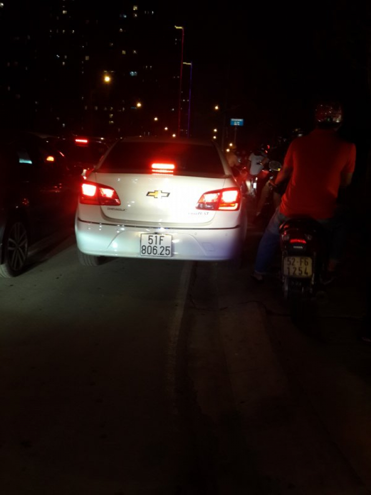 Hành vi "khó hiểu" của tài xế...