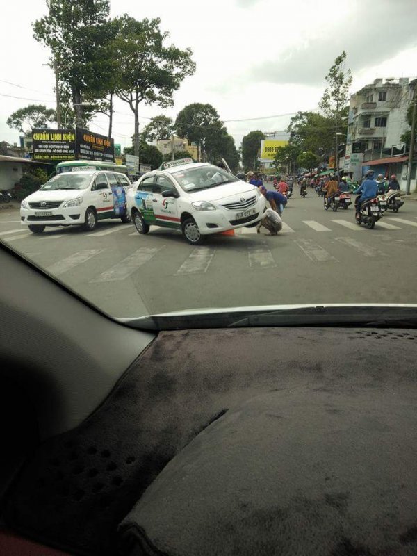 Cục bê tông trên đường Lê Hồng Phong phát huy tác dụng Cục bê tông trên đường Lê Hồng Phong phát huy tác dụng
