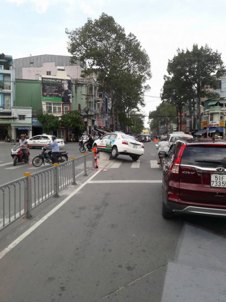 Cục bê tông trên đường Lê Hồng Phong phát huy tác dụng